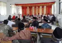 Tegas! Orgen Tunggal di Kuranji Dibatasi Tampil hingga 00.30 WIB, Pengusaha Diminta Patuh Pemerintah Kecamatan Kuranji bersama unsur TNI-Polri, tokoh adat, tokoh masyarakat, lurah, LPM, dubalang, dan Satpol PP Kota Padang mempertegas komitmen menjaga ketenteraman lingkungan dengan menyosialisasikan pembatasan jam tampil bagi pengusaha orgen tunggal di wilayah Kecamatan Kuranji, pada hari, Jum'at (14/8/2026).