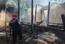 Kebakaran Hebat Hanguskan Rumah Nurhadi di Koto VII Sijunjung Kebakaran hebat menghanguskan satu unit rumah warga di Jorong Taratak Baru, Nagari Padang Laweh Selatan, Kecamatan Koto VII, Kabupaten Sijunjung, Sumatera Barat, Sabtu (15/8/2026) siang.