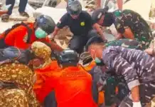 Gempa M7,7 Flores: Korban Tewas Bertambah Jadi 73 Orang, 931 Luka Foto: Tim SAR gabungan terus bergerak melakukan operasi pencarian dan pertolongan terhadap warga terdampak gempa bumi di Nusa Tenggara Timur (NTT). Petugas menyisir sejumlah wilayah terdampak untuk mencari dan mengevakuasi korban serta memberikan bantuan kepada masyarakat yang membutuhkan. (Dok. BNPB)