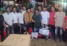 HUT ke-81 RI di Simpang Akhirat Kuranji, Irwan Basir Dorong Kebersamaan dan Sinergi Lintas Komponen Ketua DPD LPM Kota Padang, Irwan Basir Datuak Rajo Alam, menerima bantuan berupa sepeda listrik dari Wali Kota Padang, Fadly Amran. Bantuan tersebut menjadi bentuk dukungan pemerintah daerah terhadap penguatan peran LPM dalam menjalankan fungsi pelayanan dan pemberdayaan masyarakat di tingkat kelurahan.