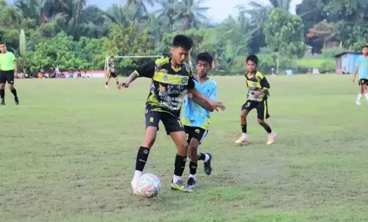 24 Tim U-13 Perebutkan Piala Wali Kota Padang 2026, Ajang Jaring Talenta Muda Menuju Sepak Bola Profesional 5 Sebanyak 24 tim sepak bola usia di bawah 13 tahun (U-13) ambil bagian dalam Turnamen Sepak Bola Piala Wali Kota Padang 2026 yang digelar di Lapangan Sepak Bola Kampung Pisang, Kelurahan Batipuh Panjang, Kecamatan Koto Tangah, Kota Padang.