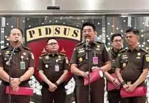 Kejagung Tetapkan PT TPL sebagai Tersangka Korporasi, Dugaan Korupsi Rugikan Negara Rp2 Triliun Kejaksaan Agung (Kejagung) resmi menetapkan PT Toba Pulp Lestari (TPL) Tbk sebagai tersangka korporasi dalam kasus dugaan tindak pidana korupsi terkait praktik transfer pricing dan under invoicing.