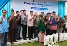 1.000 Keluarga di Kuranji Terima Bantuan Beras, Alex Indra Lukman Tekankan Tepat Sasaran Wakil Ketua Komisi IV DPR RI H. Alex Indra Lukman menghadiri penyaluran bantuan pangan berupa beras bagi masyarakat tidak mampu di Kantor Lurah Kuranji, Kecamatan Kuranji, Kota Padang, Sumatera Barat, Minggu (13/9/2026).
