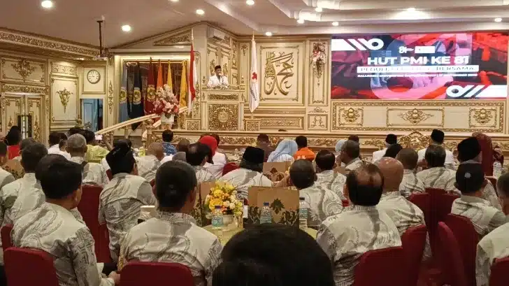 PMI Padang Kekurangan Hingga 100 Kantong Darah Per Hari, Fadly Amran Dorong Kolaborasi 1 Ketua PMI Kota Padang Zulhardi Z Latif mengatakan kebutuhan darah di Kota Padang mencapai lebih dari 200 kantong per hari. Sementara darah yang masuk ke Unit Transfusi Darah (UTD) PMI rata-rata berada pada kisaran 100 hingga 125 kantong per hari.