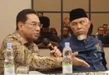 Wamenkes Ungkap Tantangan Pengendalian TB: Pengobatan Meningkat, Pencegahan Kontak Erat Jadi Kunci Wakil Menteri Kesehatan Republik Indonesia dr. Benjamin Paulus Octavianus, Sp.P(K), mengungkapkan tantangan besar pemerintah dalam menekan penularan tuberkulosis (TB) di Indonesia. Meski penemuan dan pengobatan pasien TB terus menunjukkan peningkatan, pemerintah menilai upaya tersebut harus dibarengi dengan penguatan pencegahan, khususnya pemeriksaan terhadap kontak erat pasien.