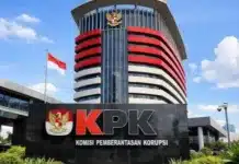 KPK Dikabarkan OTT Bupati Bolmut, 4 Ruangan Kepala Dinas Resmi Disegel Dalam operasi tersebut, Bupati Bolaang Mongondow Utara Sirajudin Lasena disebut-sebut turut diamankan bersama sejumlah pihak. Namun, hingga berita ini ditulis, informasi mengenai penangkapan tersebut belum disampaikan secara resmi oleh KPK.