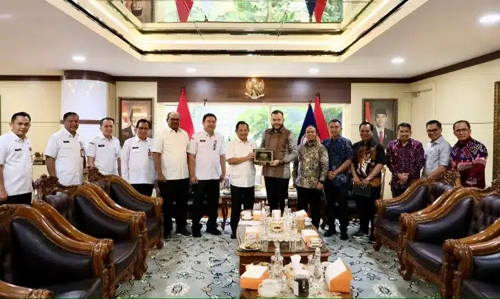 Dukungan tersebut disampaikan Tito Karnavian saat menerima kunjungan Wali Kota Padang Fadly Amran bersama jajaran Forum Koordinasi Pimpinan Daerah (Forkopimda) Kota Padang di ruang kerja Mendagri, Jakarta, Rabu (23/9/2026).