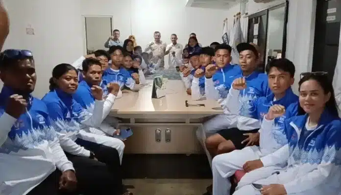 Sekretaris Daerah (Sekda) Kota Padang, Raju Minropa, S.STP., M.Si., melepas kontingen Arum Jeram (FAJI) Kota Padang yang akan berlaga pada Pekan Olahraga Provinsi (Porprov) XVI Sumatera Barat 2026.