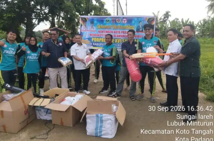Kegiatan tersebut turut dihadiri Sekretaris Umum KONI Kota Padang Dr. Tri Putra Junaidi Nast, S.Pd., M.Pd., Kepala Bidang Olahraga Dispora Kota Padang Adlin Gusmar, serta Ketua Cricket Kota Padang Abdul Bahri.