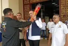 Kirab Api Obor Porprov XVI Sumbar 2026, Fadly Amran Tekankan Pembinaan Generasi Muda dan Erianto Tegaskan Komitmen Padang Kirab Api Obor Pekan Olahraga Provinsi (Porprov) XVI Sumatera Barat Tahun 2026 digelar di Kota Padang, Kamis (1/10/2026) pagi.