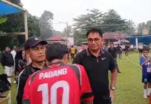 Padang Cukur Agam 4-0, Mastilizal Aye Siapkan Bonus Rp5 Juta untuk Atlet Manajer Sepakbola Kota Padang, Mastilizal Aye, mengapresiasi perjuangan para pemain yang mampu mengamankan kemenangan 4-0 atas Kabupaten Agam.