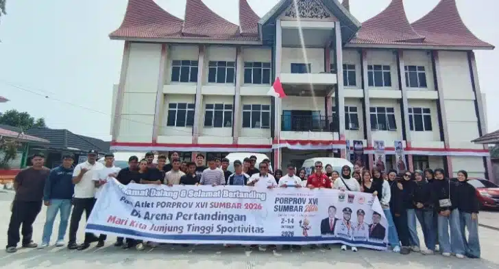 Bola Voli Padang Bidik 3 Emas di Porprov XVI Sumbar, KONI: Jangan Menyerah 1 Pelepasan kontingen cabor Bola Voli berlangsung di halaman Kantor Kerapatan Adat Nagari (KAN) Pauh IX, Kecamatan Kuranji, Kota Padang, Minggu (4/10/2026).
